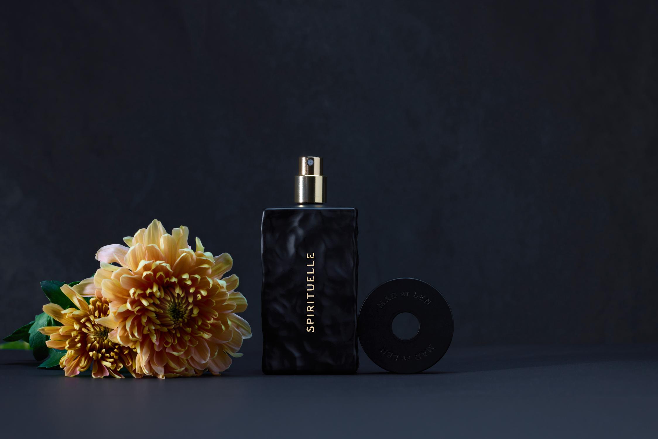 Spirituelle  perfume black bottle niche fragrance Mad et Len